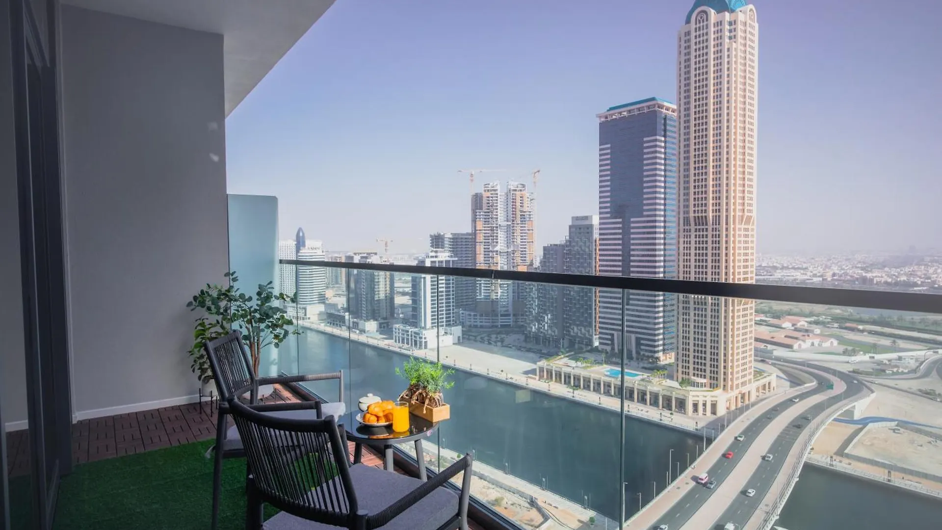 Canal Vista - Home Near Downtown - Awsesome Views Dubai Apartment
